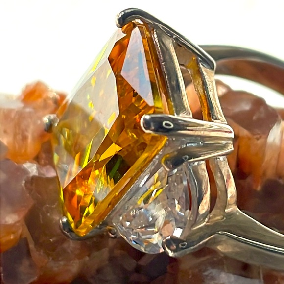Bold Golden Yellow CZ 925 Sterling Silver Size 9 Large Cocktail Ring - Picture 4 of 8